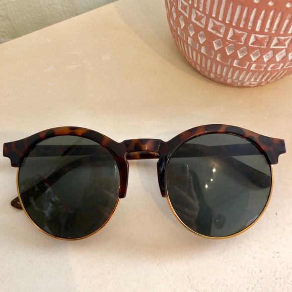Forever 21 Accessories - Forever 21 Tortoiseshell Sunnies